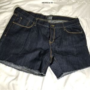 Old navy Jean shorts sz 16